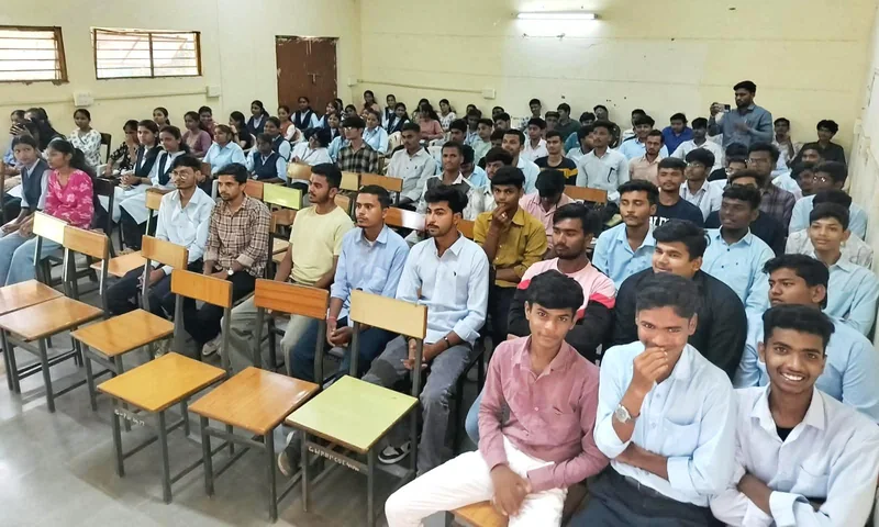 शासकीय पॉलीटेक्निक महाविद्यालय में हुआ करियर काउंसलिंग का आयोजन