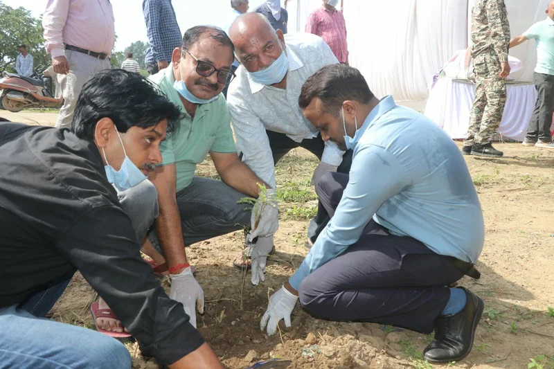 जन प्रतिनिधियों एवं अधिकारियों ने जगाई स्वच्छता की अलख